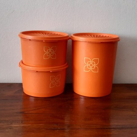 Vintage Tupperware voorraadbussen 9 en 17 cm