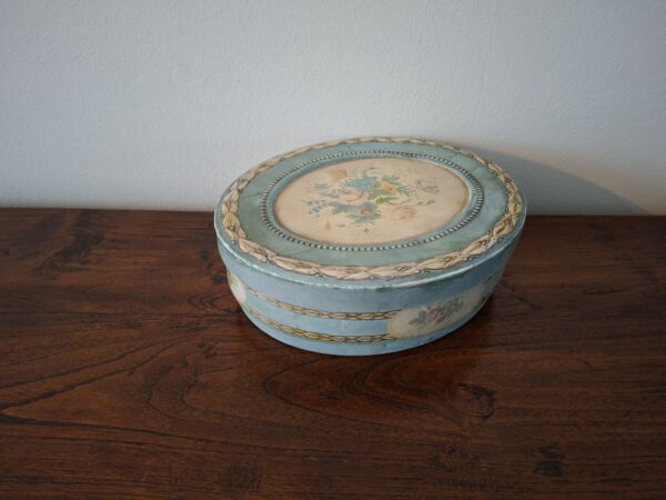 Ovalen brocante gebloemd blik